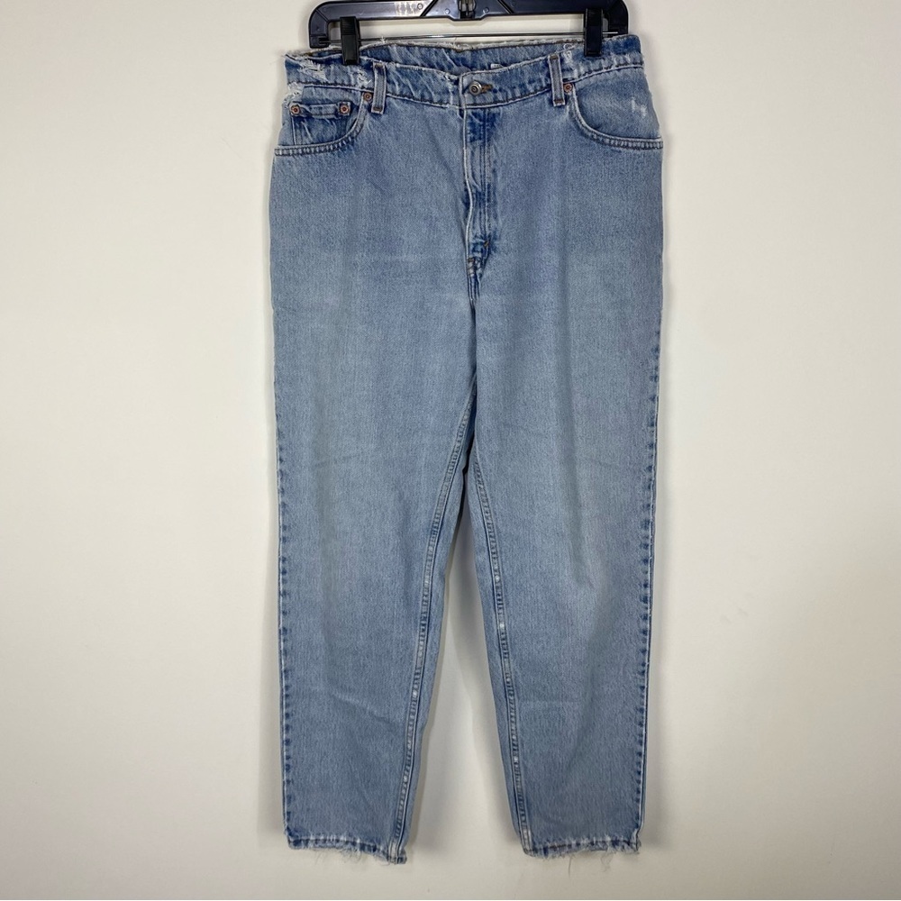 Levi's 550 Relaxed Fit Tapered Leg Light Wash Distressed Vintage Denim Jeans